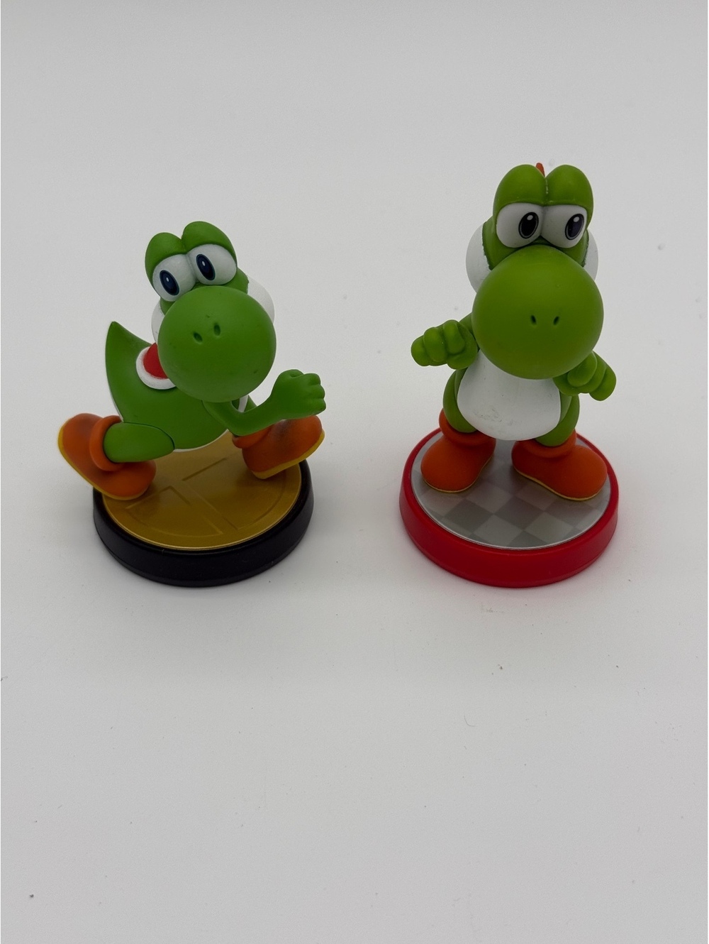 Nintendo Yoshi Amiibo Lot of 2 - Super Smash Bros &Super Mario Bros Series Loose